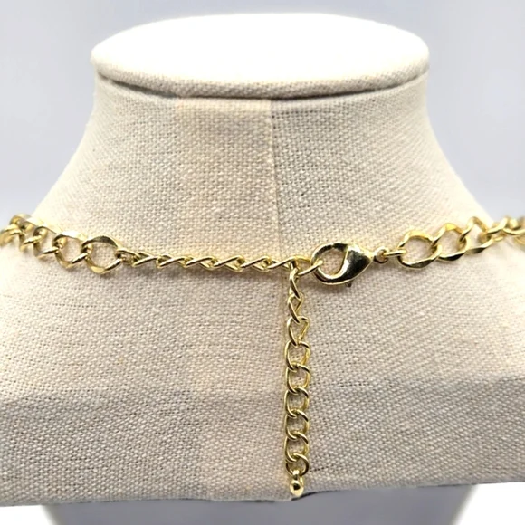 VINTAGE Statement Necklace Gold Tone Green Circular Faux Stones - Picture 4 of 4